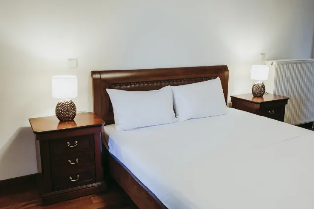 Carmel Luxury Villa I — bedroom b 1