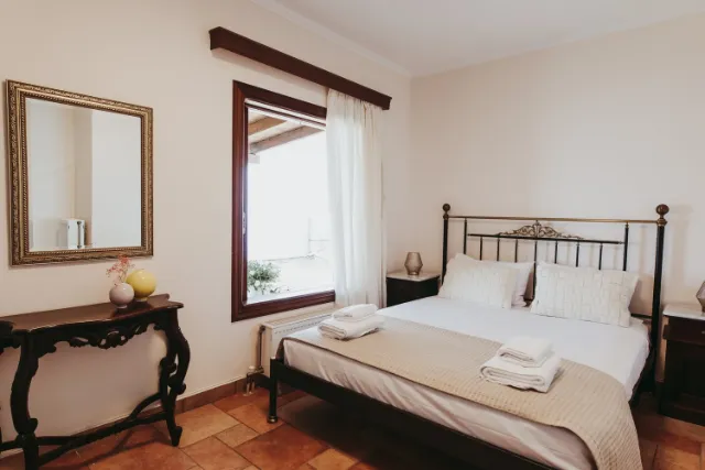 Carmel Luxury Villa II — bedroom b