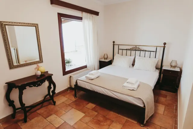 Carmel Luxury Villa II — bedroom b 1