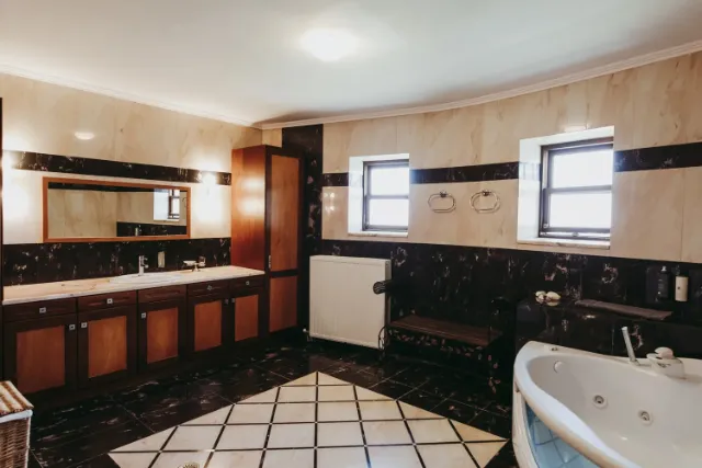 Carmel Luxury Villa II — bedroom a toilet